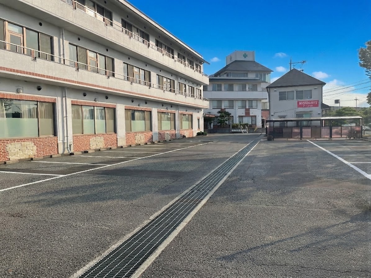 病院の前にある駐車場A